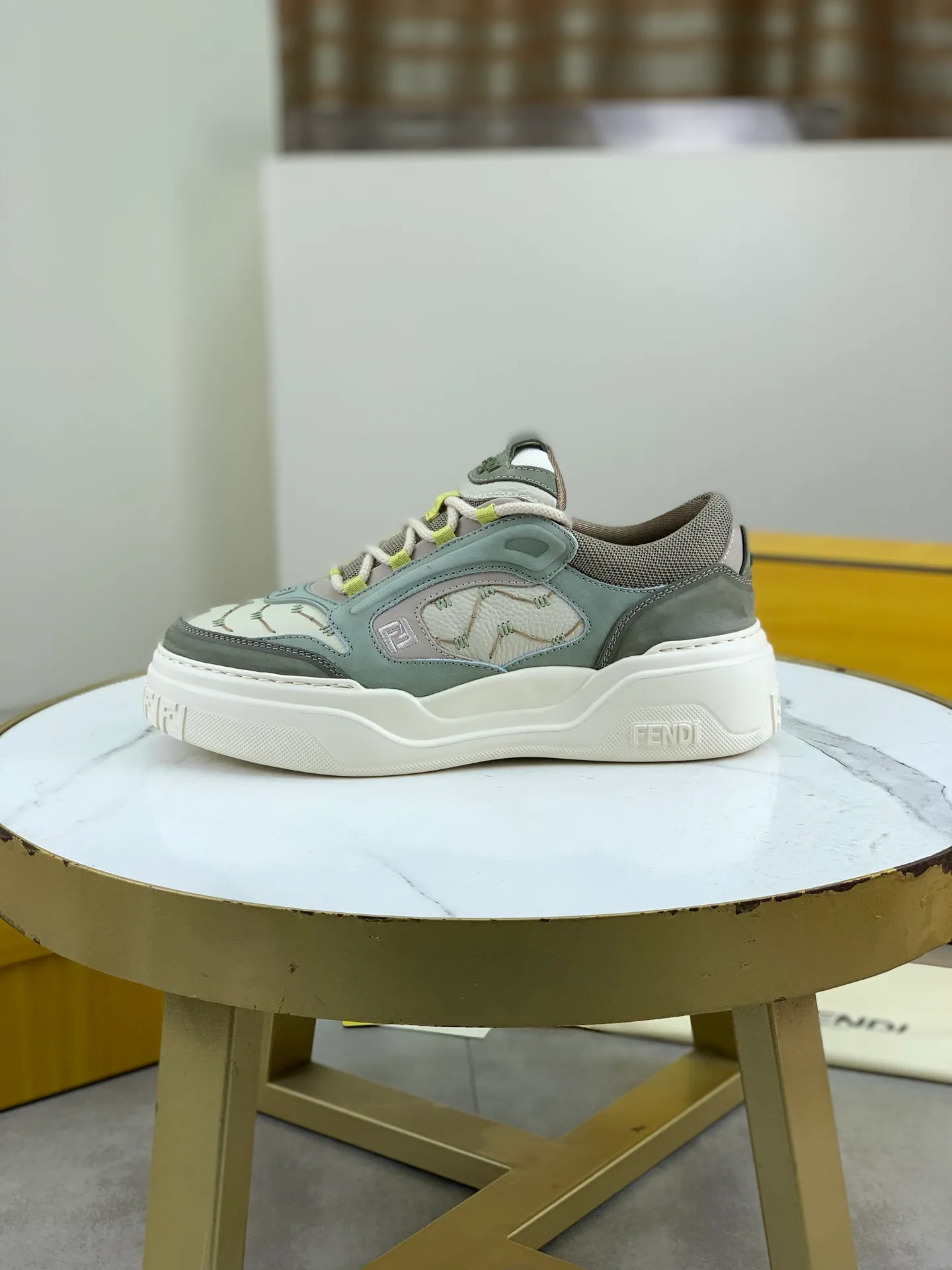 Men's Men's Shoes 💰P800 New Style 💰💎💎💎Summer Hot Style [FENDI Fendi] Top Version 🆕New slip-on sneakers, wavy soles engraved with original words. Embossed Fendi Flow lettering on the heel. The upper is made of high-end calfskin and breathable materials. Original lining with tone-on-tone details decorated with innovative handcrafting techniques. Ultra-light and wear-resistant TPU and IP foam soles, overall lightweight and comfortable. Size:39-44 (38 45 can be customized)